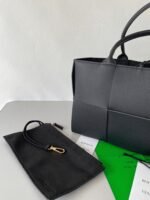 Fake Bottega Veneta Arco Medium Tote Black Intrecciato Calfskin - Image 8