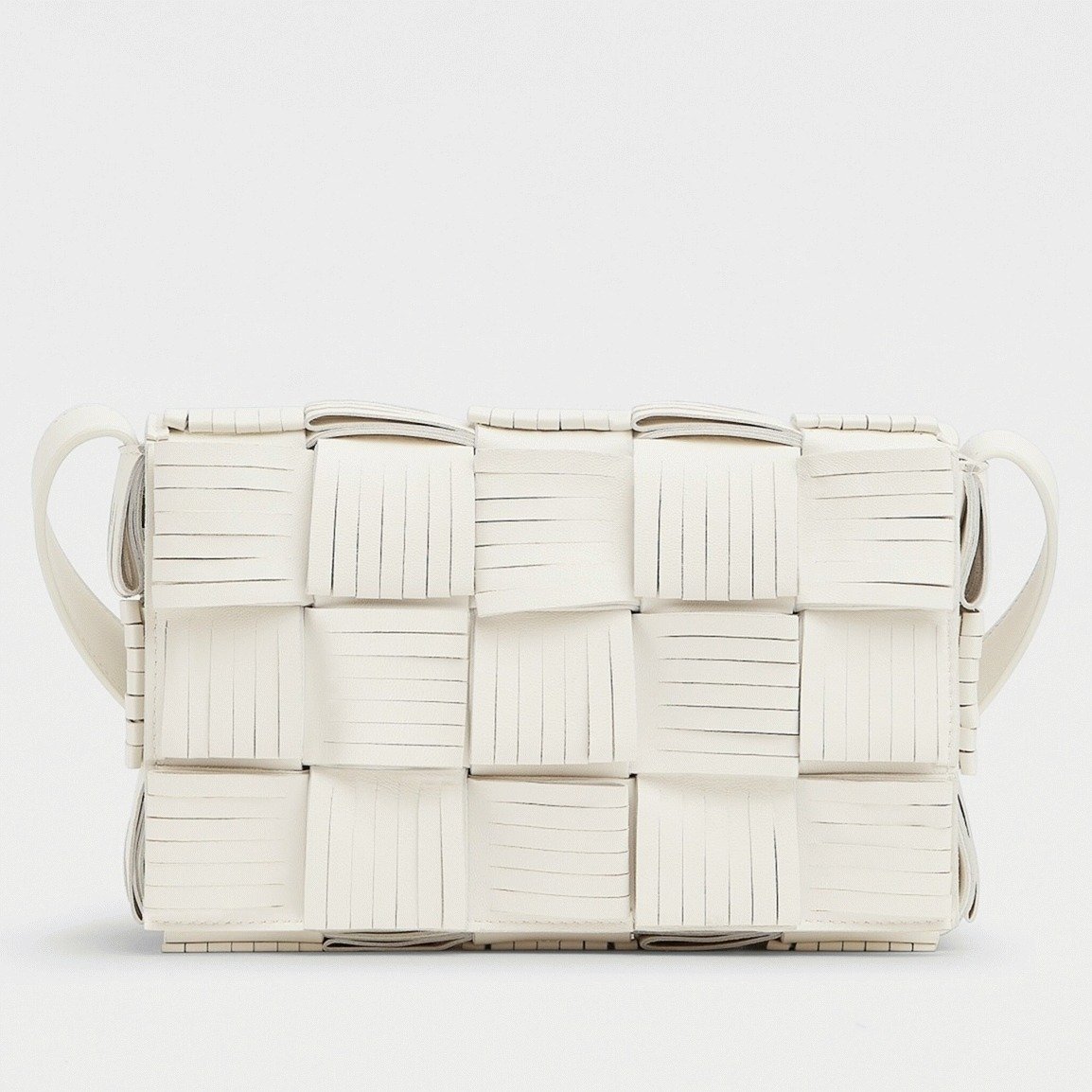 04F5927E-6677-0BEB-0338-CEA4676E214F.jpg Top Quality Fake Bottega Veneta Cassette Fringed Bag In White - Image 1
