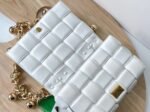 Top Quality Replica Bottega Veneta Chain Cassette Bag In White - Image 6