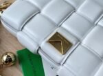Top Quality Replica Bottega Veneta Chain Cassette Bag In White - Image 4