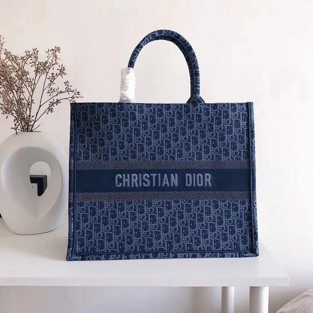 071B643C-E29A-C7A9-6598-4735E3791ECB.jpg Dior Large Book Tote Bag Imitation in Denim Blue Dior Oblique Canvas - Image 1