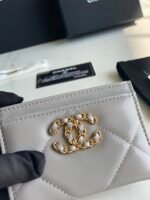 CHANEL 19 CARD HOLDER - Image 6