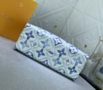 Louis Vuitton LV By The Pool Monogram Tiles Canvas Onthego MM Tote In Lagoon Blue - Image 3