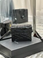 JUNE BOX BAG IN QUILTED PATENT LEATHER - Image 3