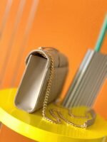 Replica Saint Laurent Envelope Medium Bag Beige - Image 4