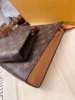TOILETRY POUCH ON CHAIN - Image 8