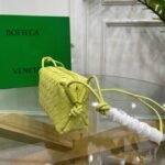 Knockoff Bottega Veneta Loop Small Bag Lantern - Image 3