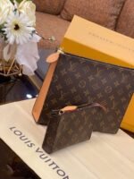 TOILETRY POUCH ON CHAIN - Image 2