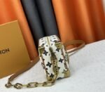 Louis Vuitton Monogram Craggy Mini Soft Trunk In Vanilla - Image 4