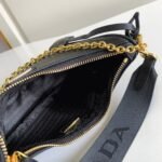 Prada Re-Edition 2005 Shoulder Bag Fake in Black - Image 3