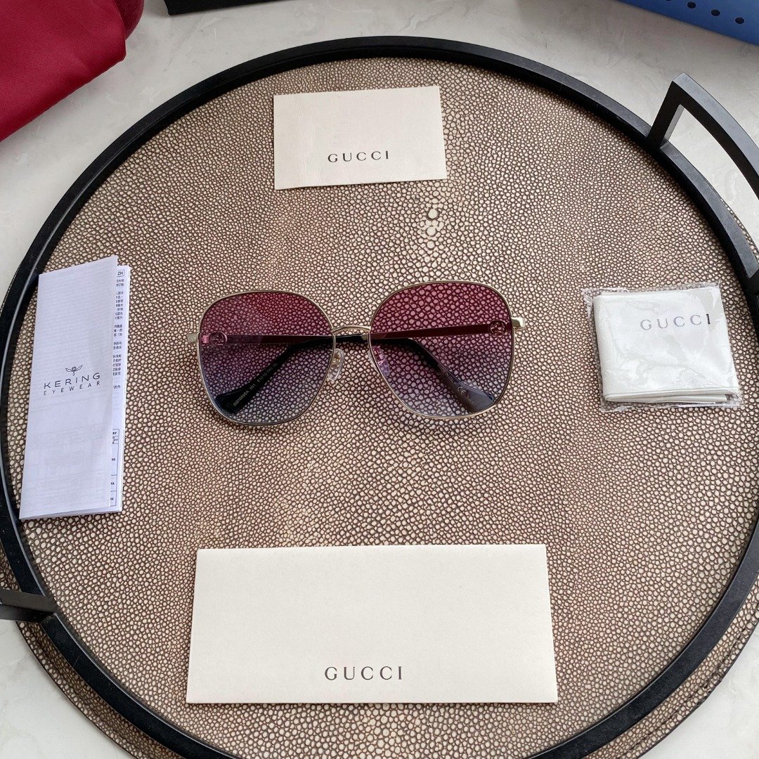 191170FC-AD1F-27F6-5C58-6B5C439D737A.jpg Street Style Sunglasses - Image 1