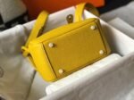 Fake luxury Hermes Lindy Mini handbag in yellow clemence leather - Image 6