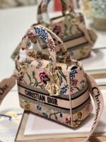 Dior Lady D-Lite Medium Bag Fake in Beige Raffia Embroidered with Dior Petites Fleurs - Image 2