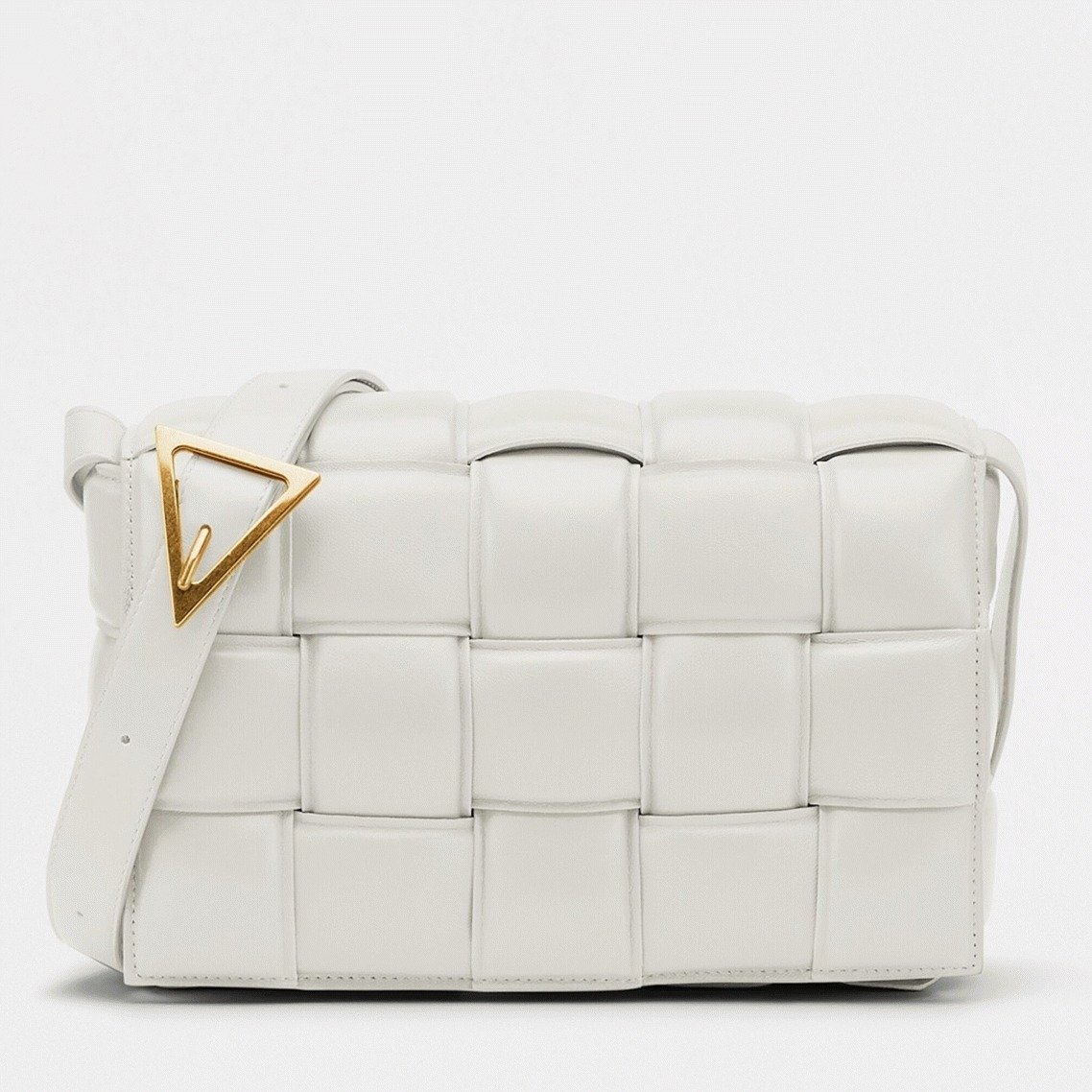1B30E81B-A120-E0A5-65EA-7B0F950B5218.jpg Top Quality Replica Bottega Veneta Padded Cassette Bag In White - Image 1