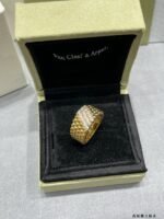 Van Cleef & Arpels VCA Ring - Image 3