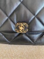 CHANEL 19 MAXI - Image 7