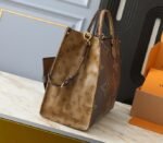 Monogram Reverse Canvas OnTheGo Voyage - Image 3