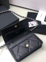 CHANEL 19 WALLET ON CHAIN - Image 7