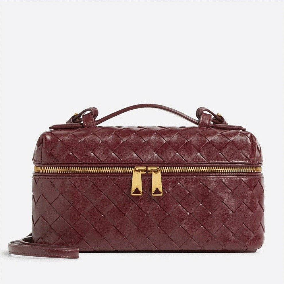 20EA27C3-BAA9-5517-0B79-1B6EC7C03272.jpg Fake Bottega Veneta Bang Bang Vanity Case Cherry - Image 1