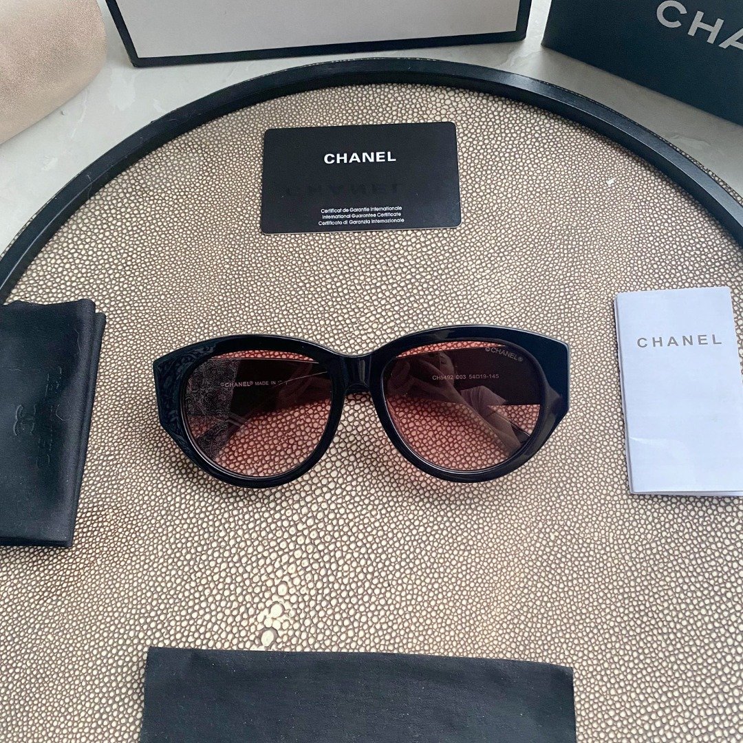 21794CE2-8FEC-5811-451E-9D7DFA97E317.jpg Vintage chanel sunglasses - Image 1