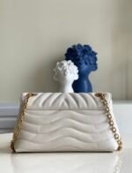 LV NEW WAVE CHAIN BAG - Image 4