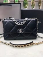 Chanel 19 medium