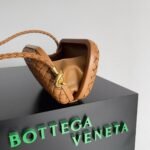 Replica Bottega Veneta Knot Minaudiere On Strap Camel Intreccio Lambskin - Image 5