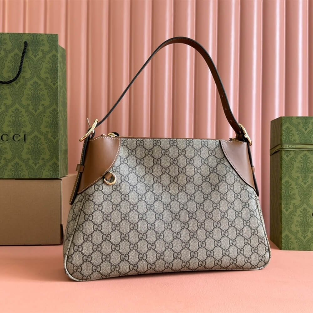 2604A4D9-E823-8BC3-D2C1-2FD99EA0AFAB.jpg GG Emblem medium shoulder bag - Image 1