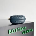 Replica Bottega Veneta Knot Minaudiere Clutch Space - Image 2