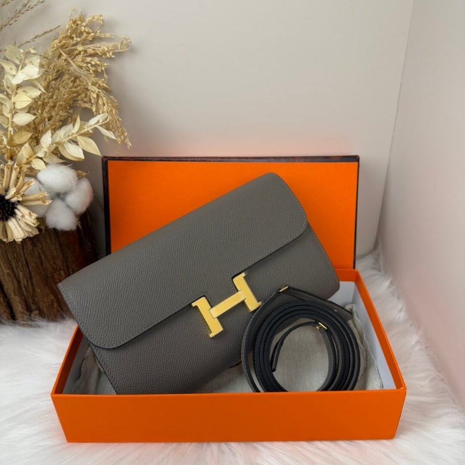 2780E69E-00E0-F992-A4D5-2C84397B2F37.jpg Hermes Constance To Go Rock wallet - Image 1