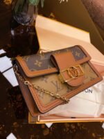 DAUPHINE CHAIN WALLET - Image 2