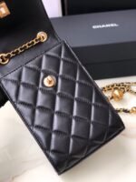 CHANEL CLUTCH - Image 4