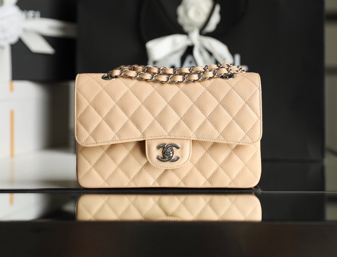 2B8F41F7-3EB2-1304-44B9-AB148FC2B182.jpg Chanel small classic flap bag - Image 1