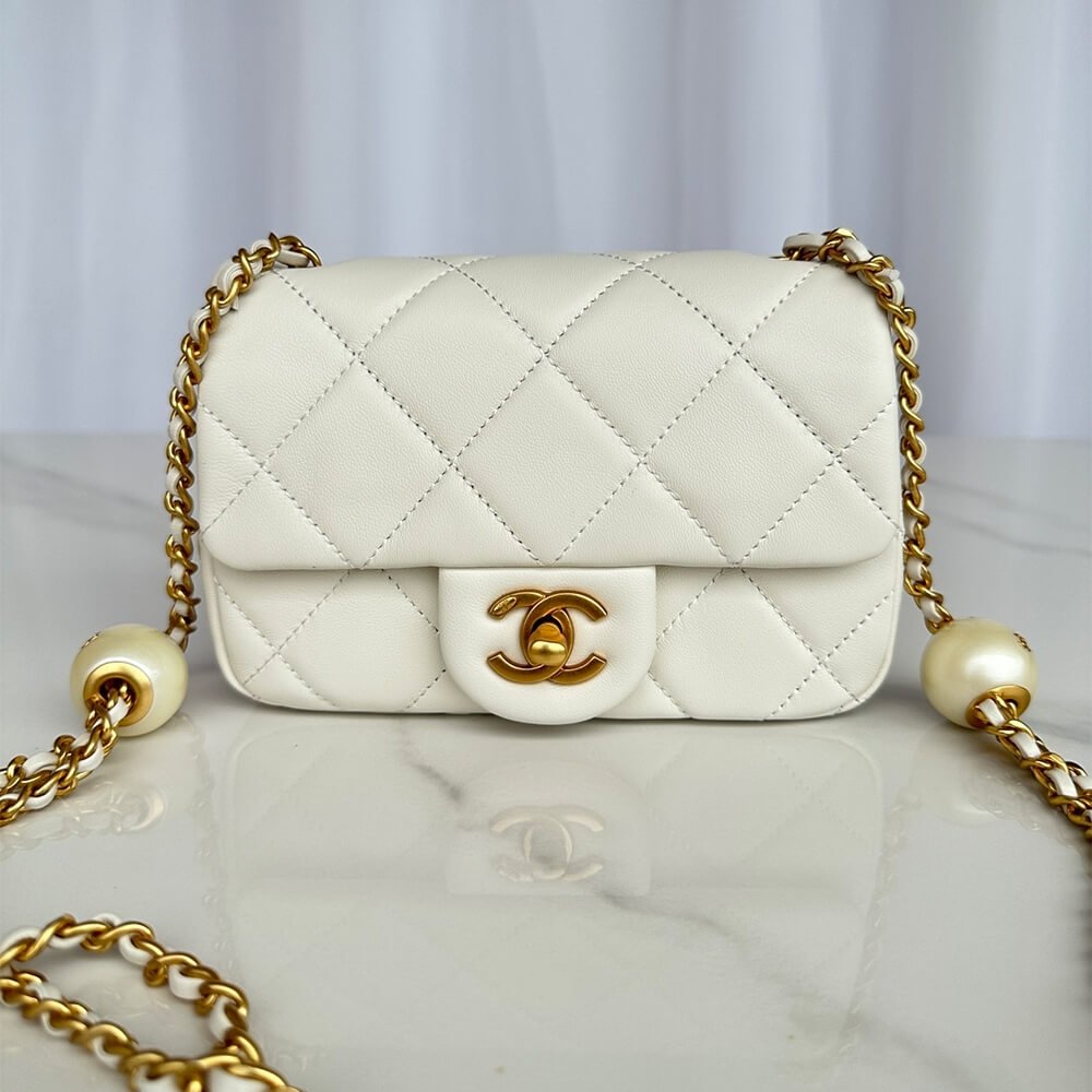 2DFDF576-9402-ABEC-39A8-6EDCF1042167.jpg Chanel MINI FLAP BAG - Image 1