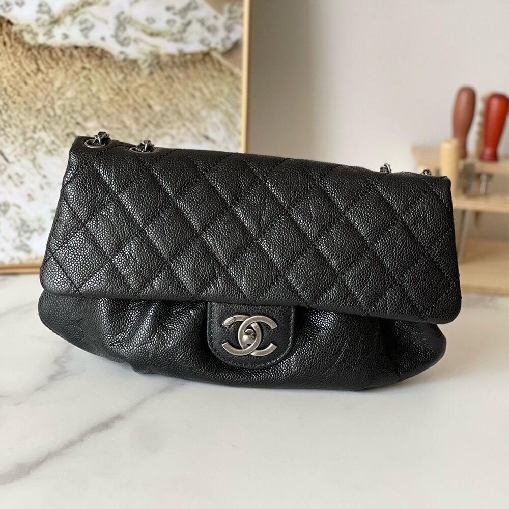 2F8C4651-60B6-DE52-52C3-75C08580F4E7.jpg Chanel Vintage Cloud Bag(high-end grade) - Image 1