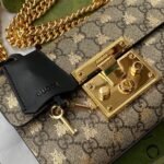 Padlock small GG bees shoulder bag - Image 6