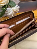 LV Monogram WALLET - Image 4