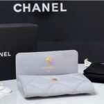 Chanel 19 flap card holder - Image 4