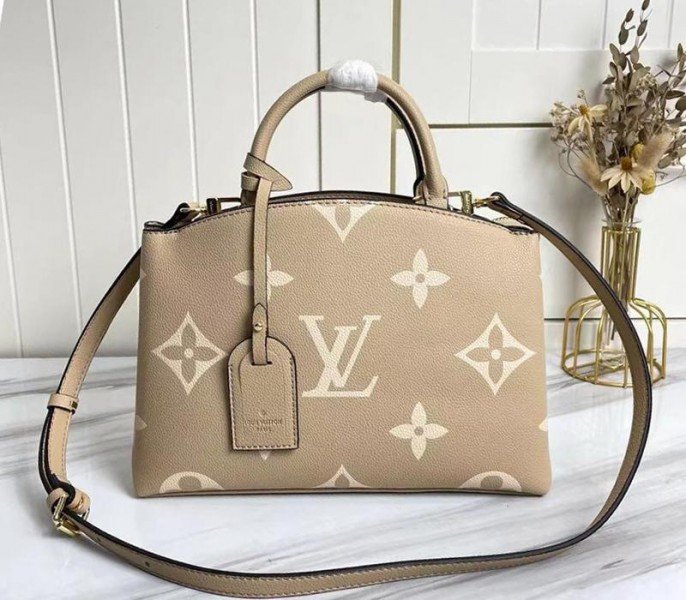 3A89681E-01BC-81E7-9EA8-929AEF4E3072.jpg Louis Vuitton Bicolor Monogram Empreinte Leather Petit Palais Handbag In Tourterelle Gray And Cream - Image 1