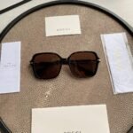 RECTANGULAR FRAME SUNGLASSES