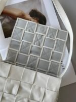 Top Quality Replica Bottega Veneta Cassette Bag In White - Image 7