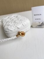 Replica Bottega Veneta Knot Minaudiere On Strap White Foulard Intreccio Leather - Image 8