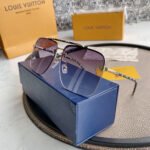 LV GOLD AVIATOR SUNGLASSES - Image 2
