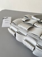 Top Quality Fake Bottega Veneta Cassette Fringed Bag In White - Image 3