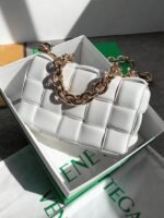 Top Quality Knockoff Bottega Veneta Chain Cassette Bag In White - Image 4