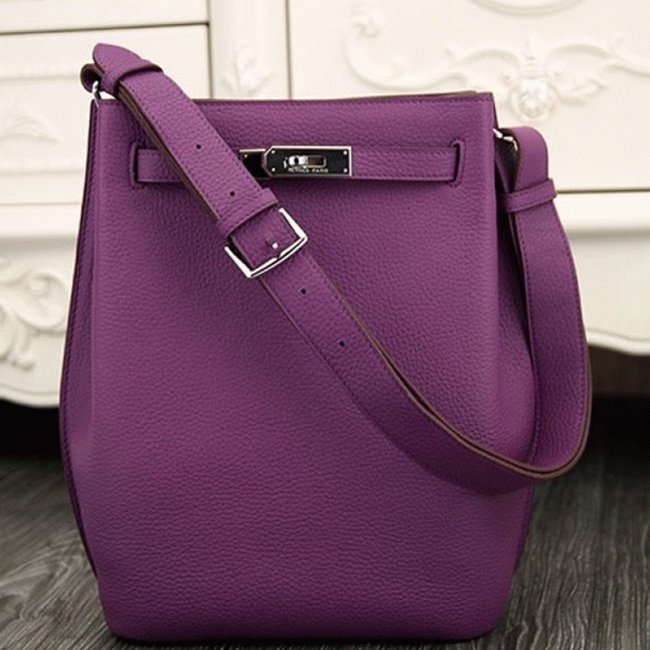 466A4059-697A-A078-F01A-7DC3EB123629.jpg Purple Leather Knockoff Hermes So Kelly 22cm Stylish Purse - Image 1