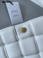Top Quality Replica Bottega Veneta Padded Cassette Bag In White - Image 4
