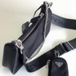 Prada Re-Edition Shoulder Bag Fake in Black - Image 2