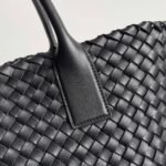 Top Quality Replica Bottega Veneta Cabat Medium Bag In Black Intrecciato Lambskin - Image 7