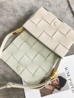 Top Quality Replica Bottega Veneta Cassette Bag In White - Image 10